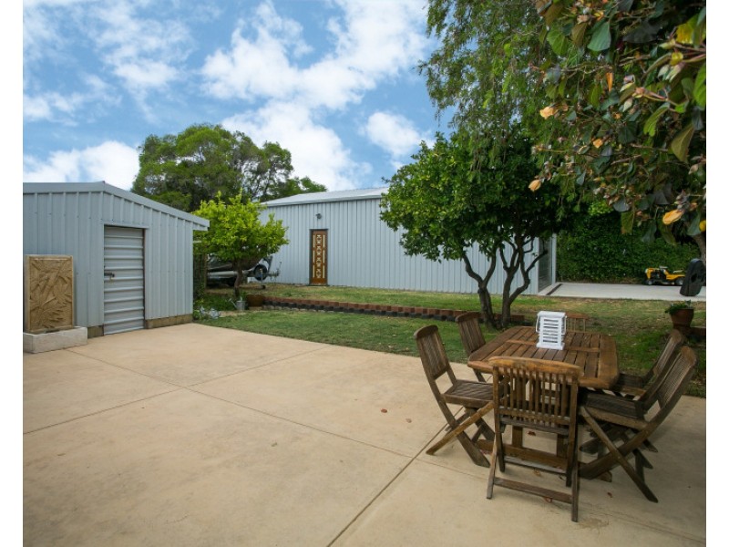 2 Alandale Road, Greenmount WA 6056