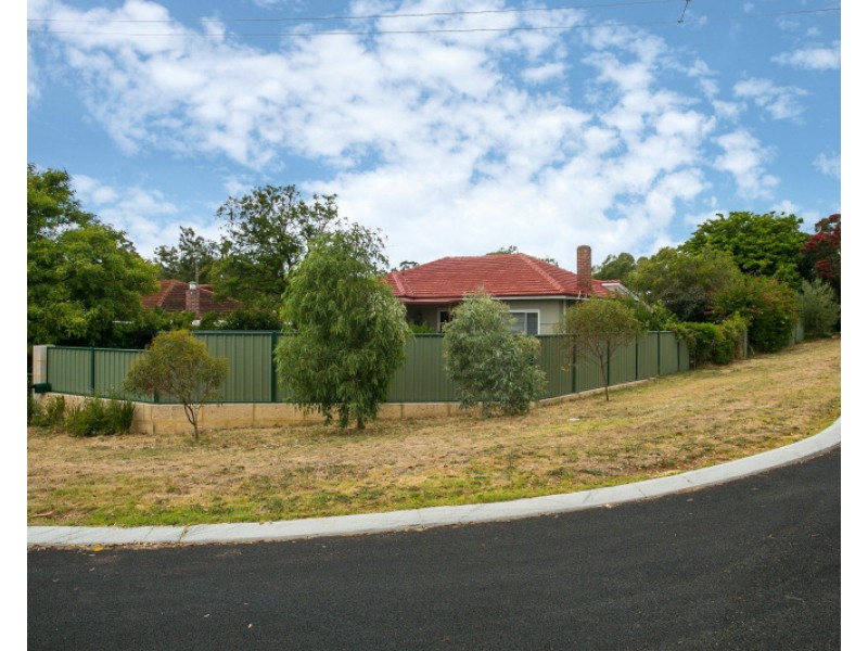 2 Alandale Road, Greenmount WA 6056