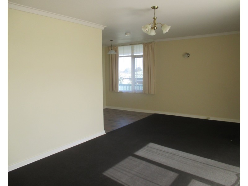 6 Churchill Drive, Swan View WA 6056