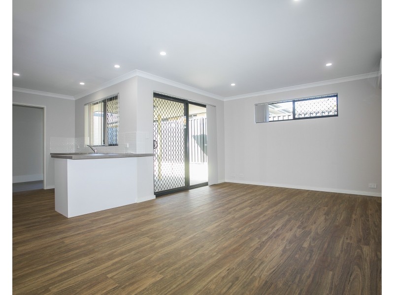 2/312 Wharf Street, Queens Park WA 6107