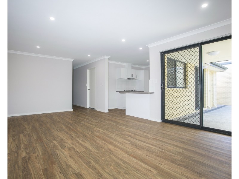 2/312 Wharf Street, Queens Park WA 6107