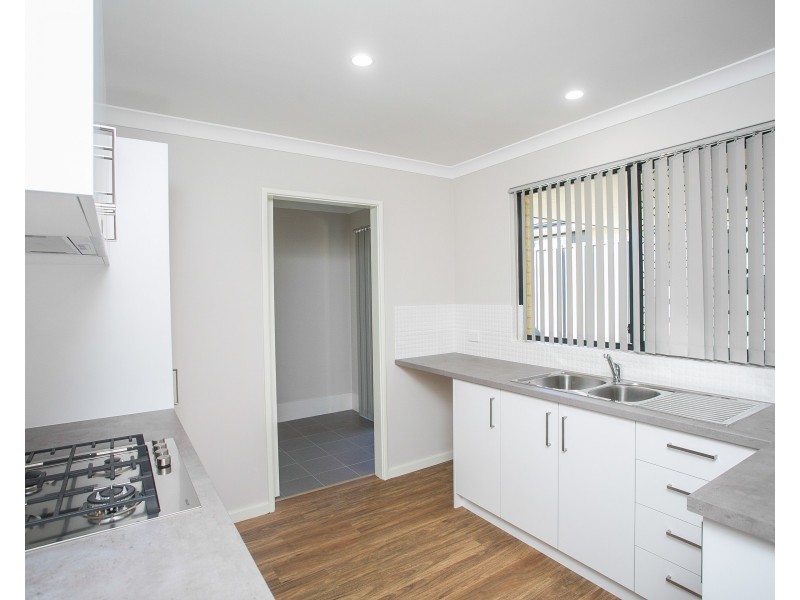 2/312 Wharf Street, Queens Park WA 6107