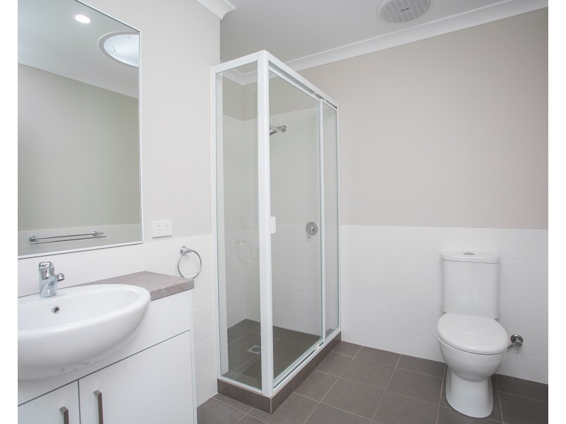 2/312 Wharf Street, Queens Park WA 6107