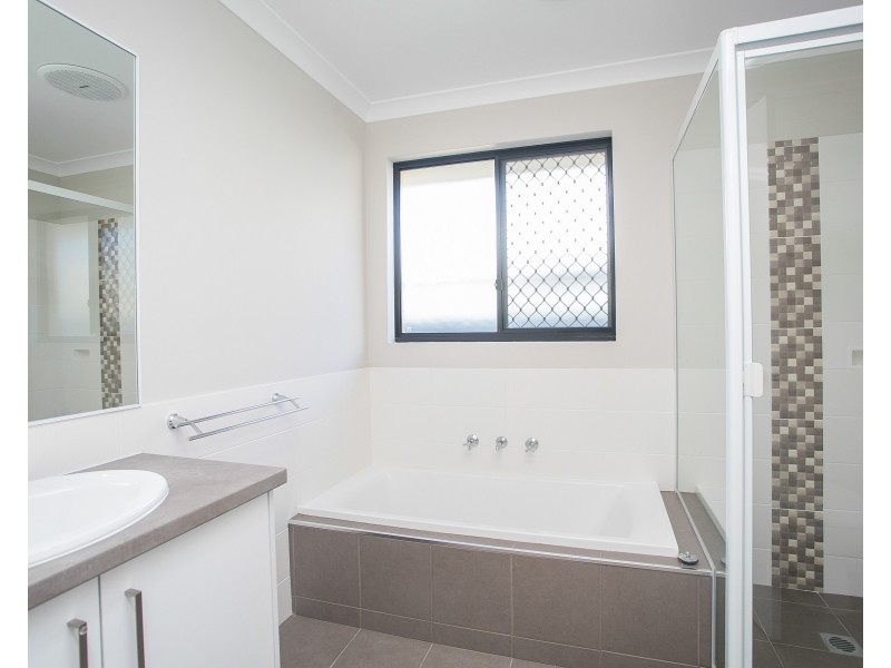 2/312 Wharf Street, Queens Park WA 6107