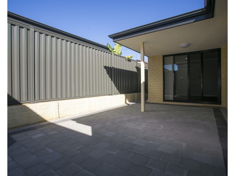 2/312 Wharf Street, Queens Park WA 6107