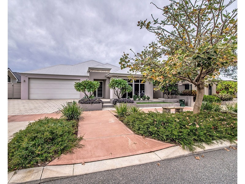 4 Pexton Drive, South Guildford WA 6055