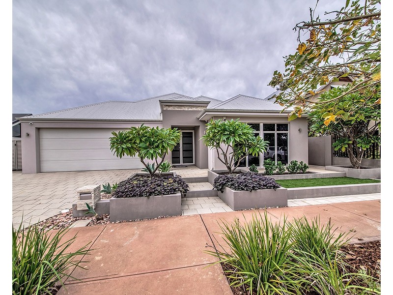 4 Pexton Drive, South Guildford WA 6055