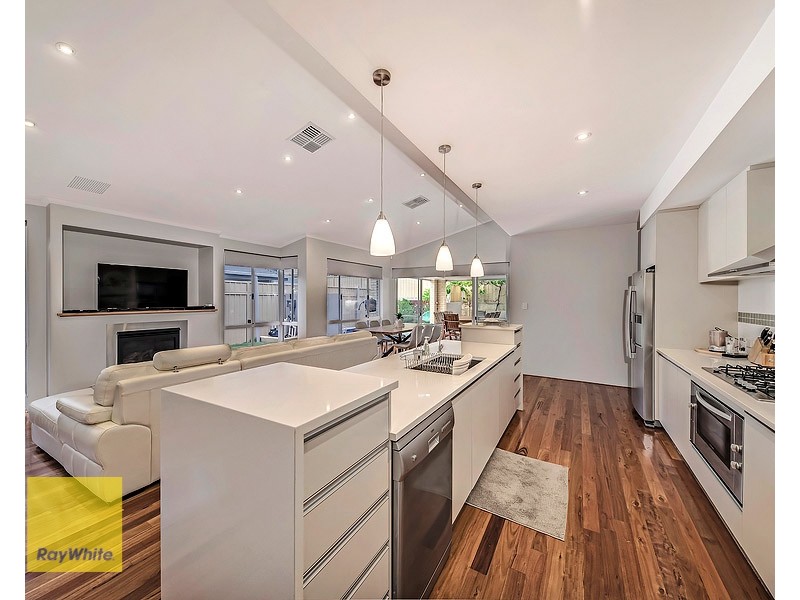 4 Pexton Drive, South Guildford WA 6055