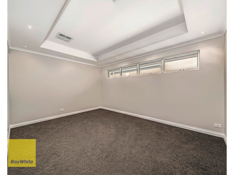 4 Pexton Drive, South Guildford WA 6055