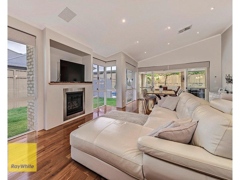 4 Pexton Drive, South Guildford WA 6055