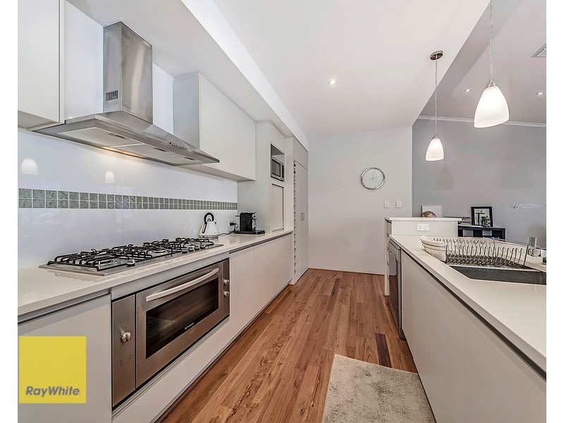 4 Pexton Drive, South Guildford WA 6055