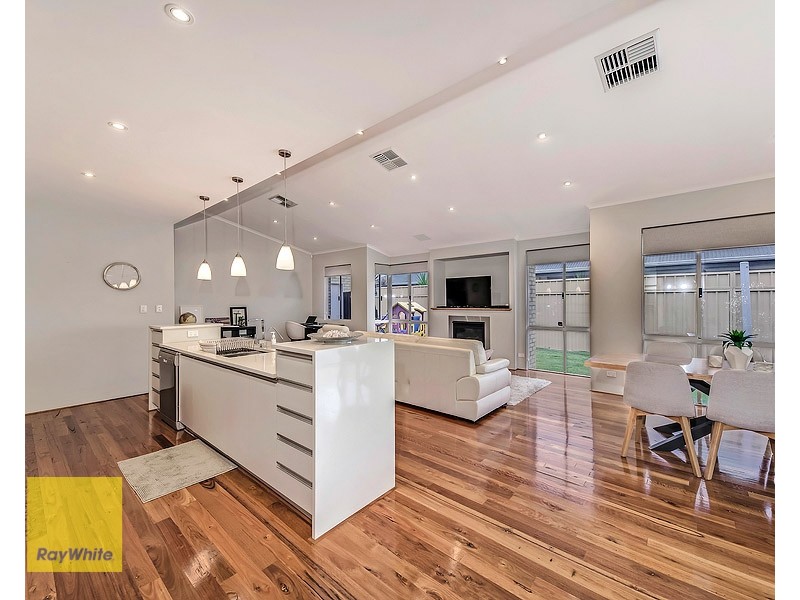 4 Pexton Drive, South Guildford WA 6055