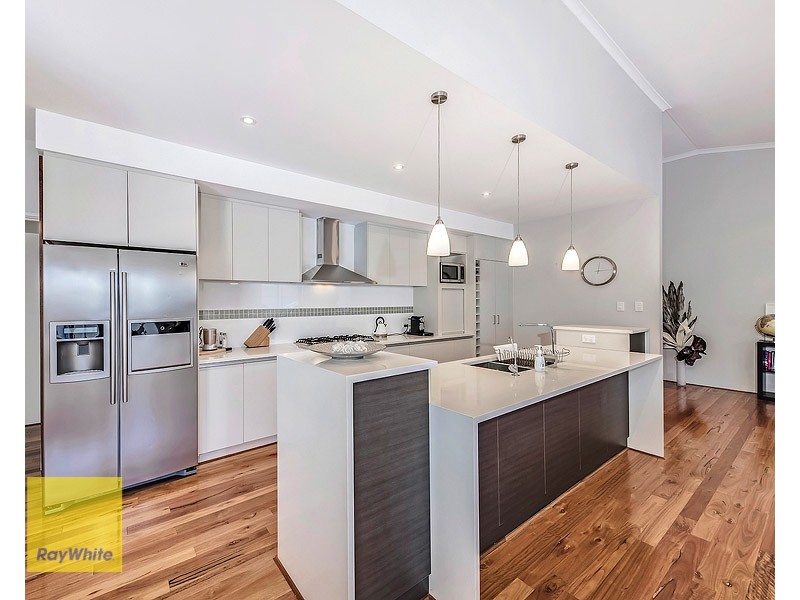 4 Pexton Drive, South Guildford WA 6055