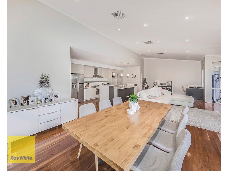 4 Pexton Drive, South Guildford WA 6055