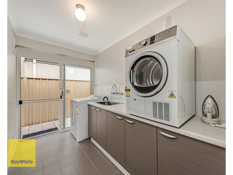 4 Pexton Drive, South Guildford WA 6055