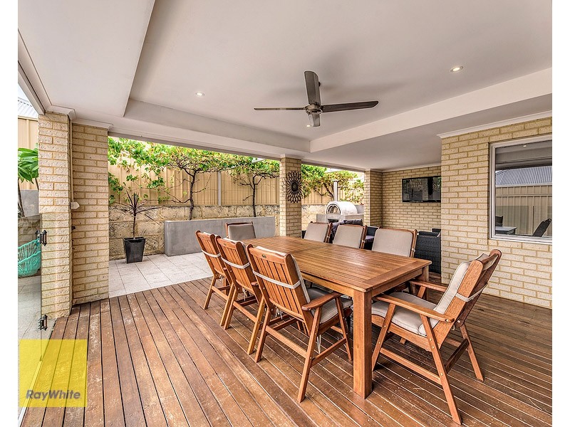 4 Pexton Drive, South Guildford WA 6055