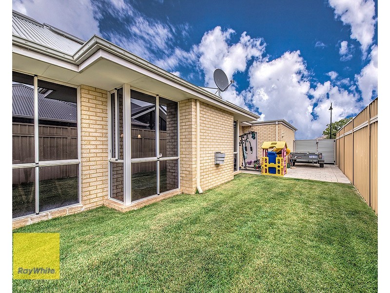 4 Pexton Drive, South Guildford WA 6055