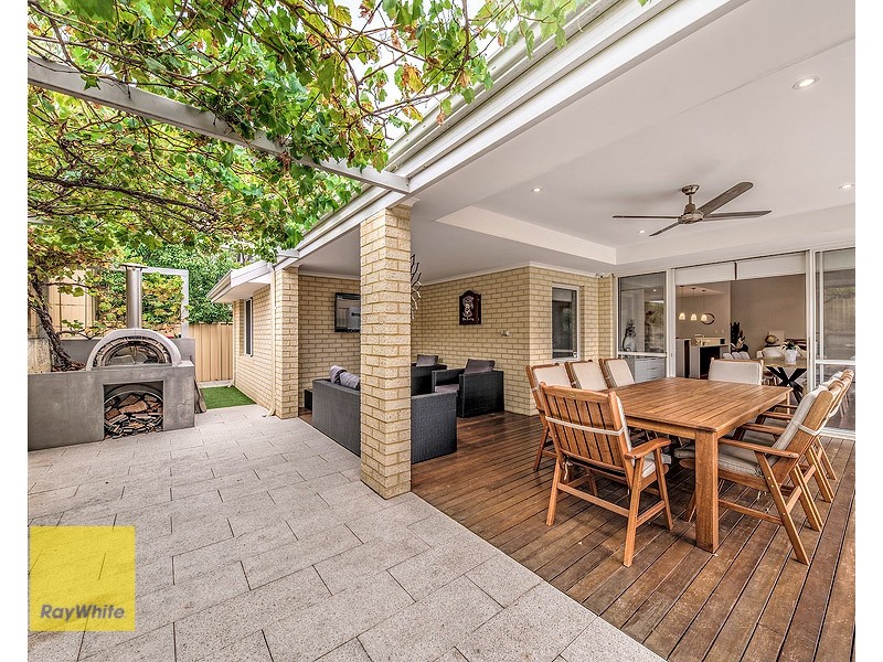 4 Pexton Drive, South Guildford WA 6055