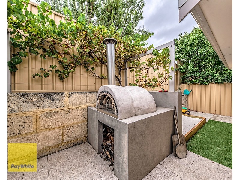 4 Pexton Drive, South Guildford WA 6055