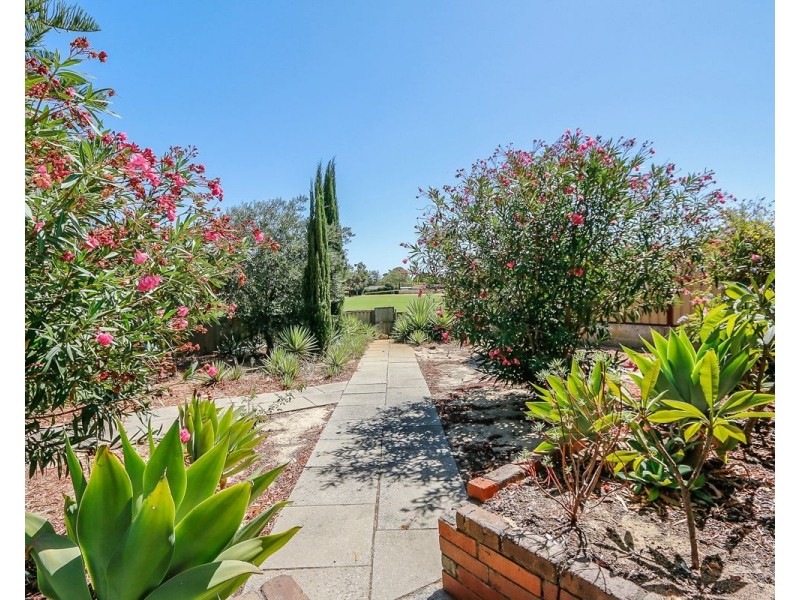 23 Blackadder Road, Swan View WA 6056