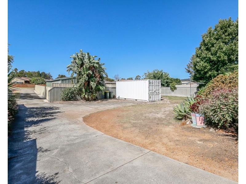 23 Blackadder Road, Swan View WA 6056