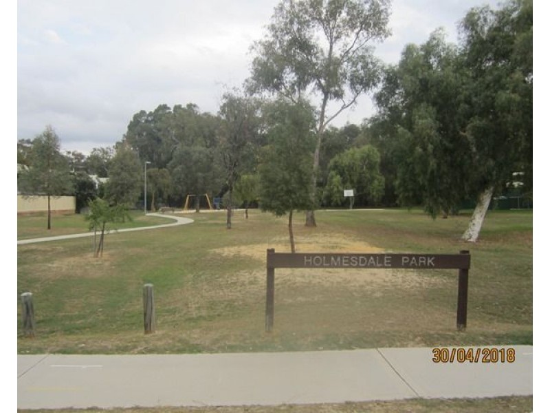Unit 4, 33 Holmesdale Road, Woodbridge WA 6056