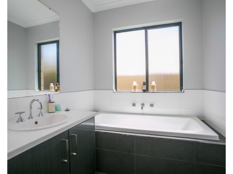 21 The Embankment, South Guildford WA 6055