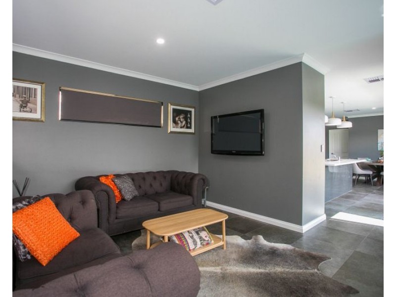 21 The Embankment, South Guildford WA 6055