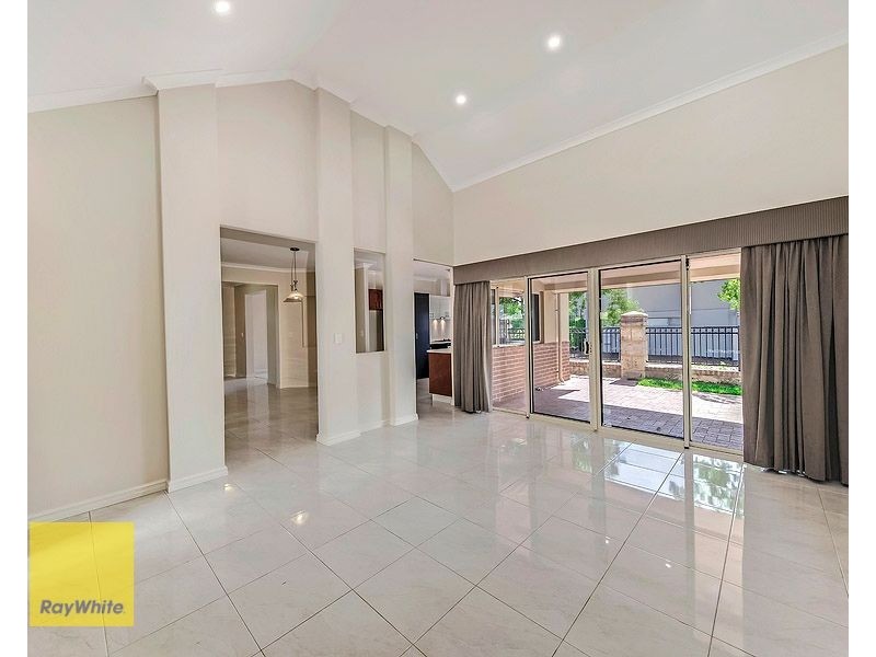 10 Parkfarm Drive, South Guildford WA 6055