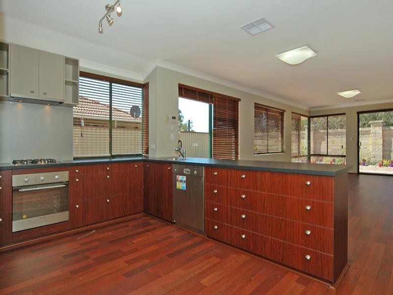 61 Courtland Crescent, Redcliffe WA 6104