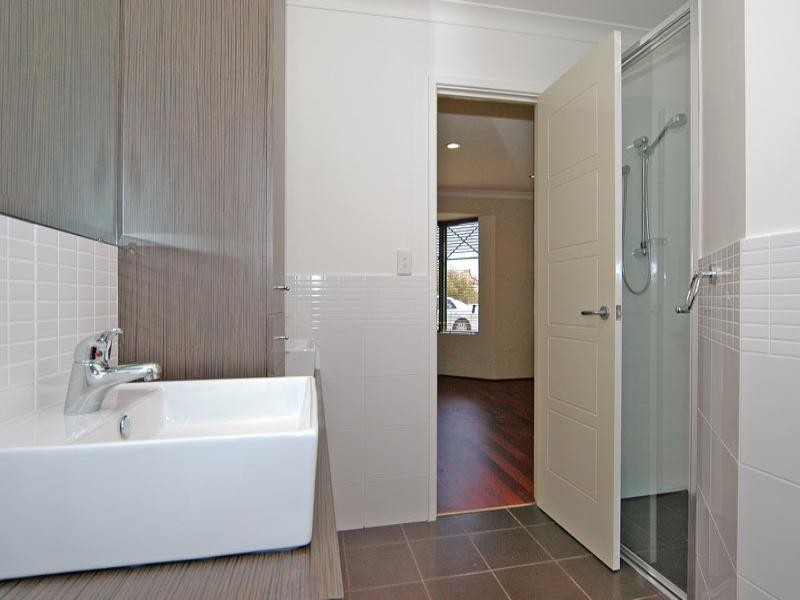 61 Courtland Crescent, Redcliffe WA 6104