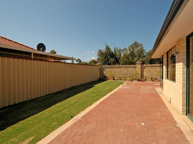 61 Courtland Crescent, Redcliffe WA 6104