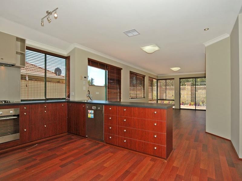 61 Courtland Crescent, Redcliffe WA 6104