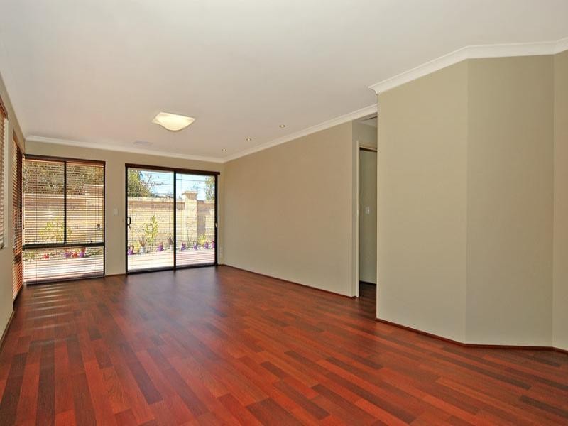 61 Courtland Crescent, Redcliffe WA 6104