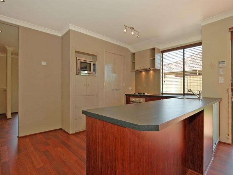 61 Courtland Crescent, Redcliffe WA 6104