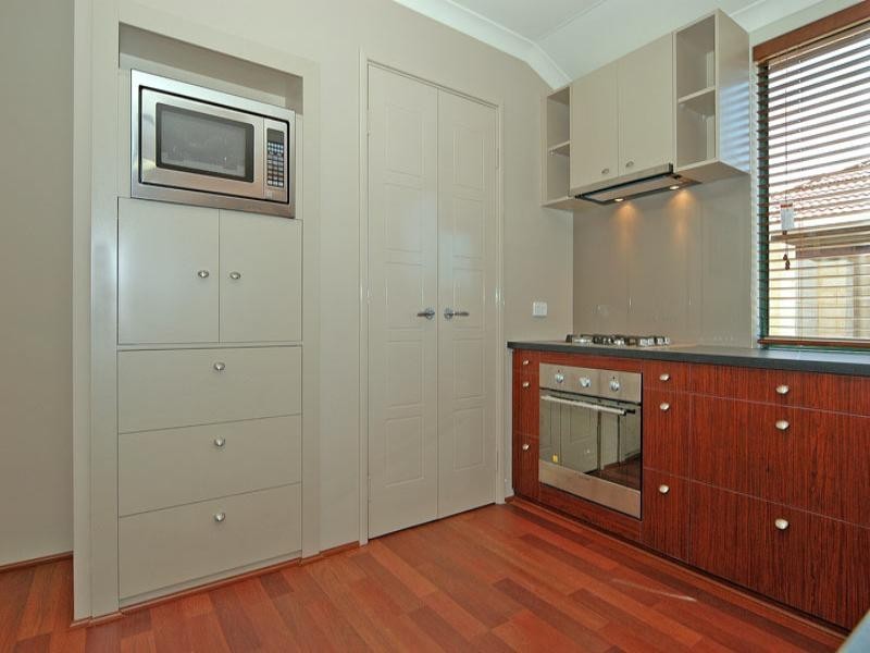 61 Courtland Crescent, Redcliffe WA 6104