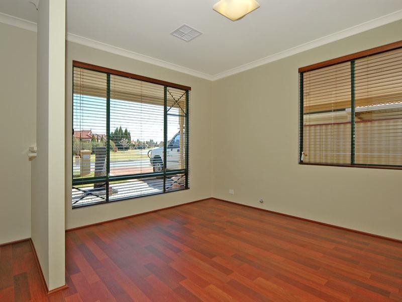 61 Courtland Crescent, Redcliffe WA 6104