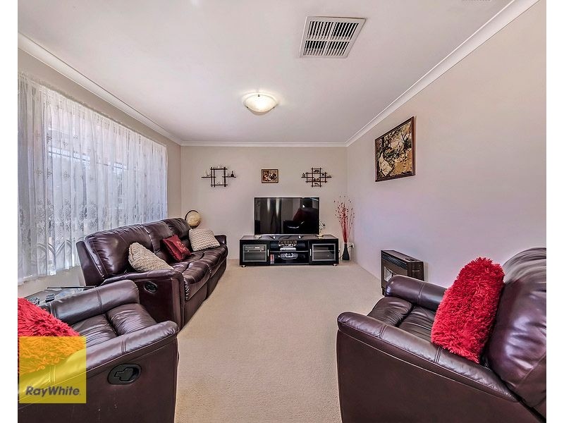 25 Beenan Elbow, South Guildford WA 6055