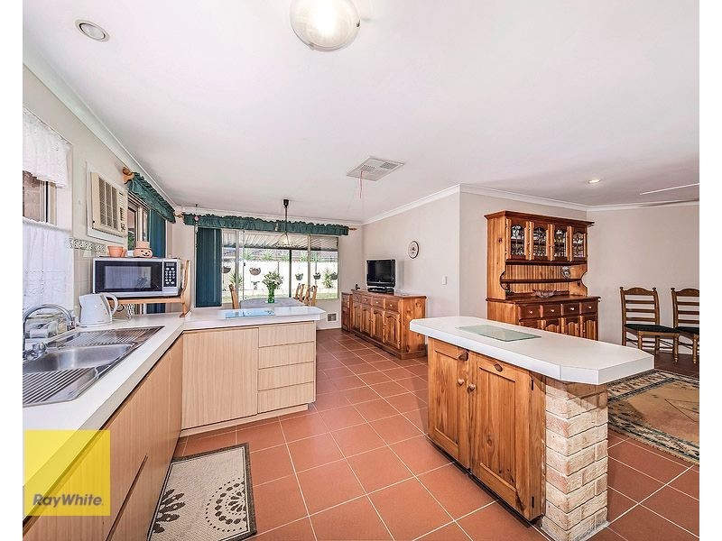 25 Beenan Elbow, South Guildford WA 6055