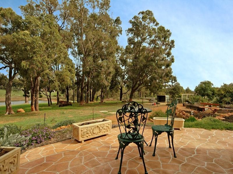131 Lakeview Drive, Gidgegannup WA 6083