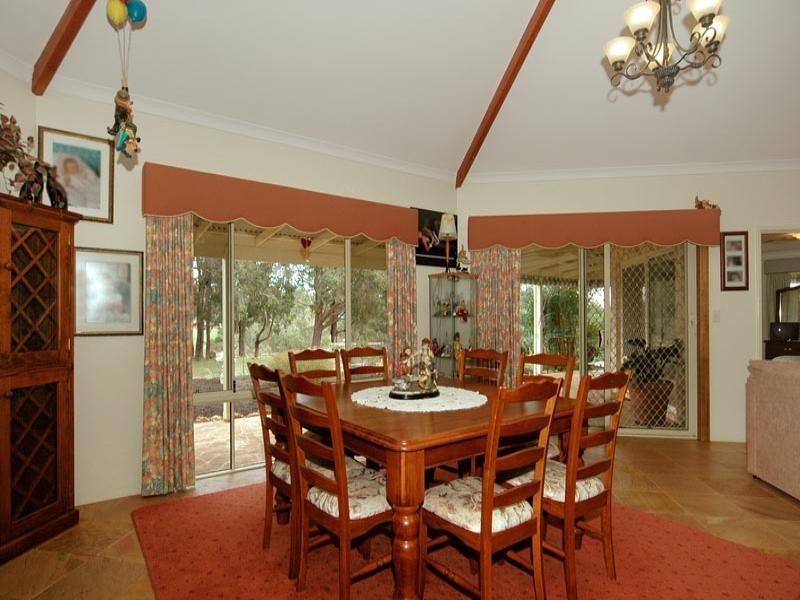 131 Lakeview Drive, Gidgegannup WA 6083