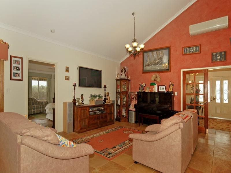 131 Lakeview Drive, Gidgegannup WA 6083