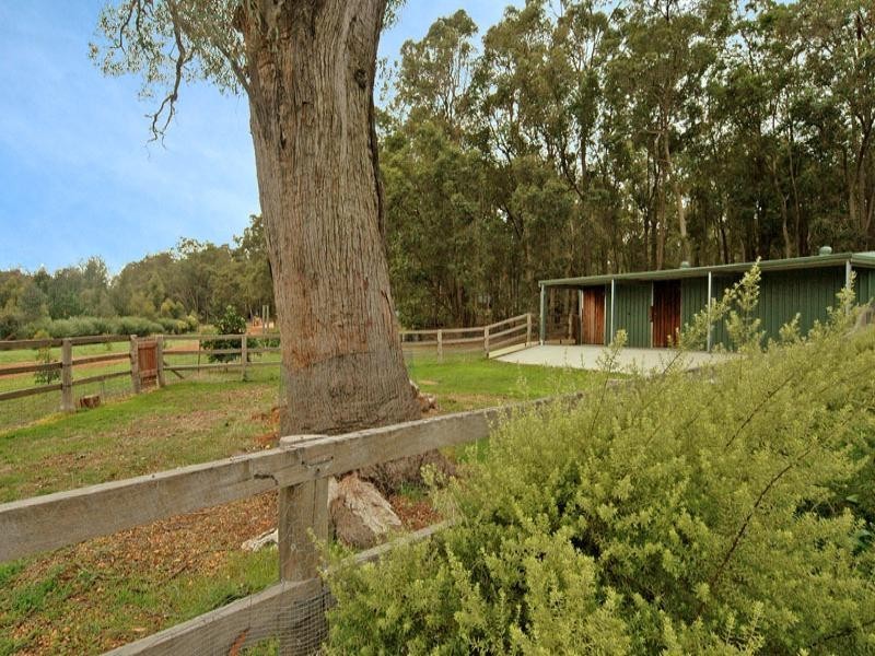 131 Lakeview Drive, Gidgegannup WA 6083