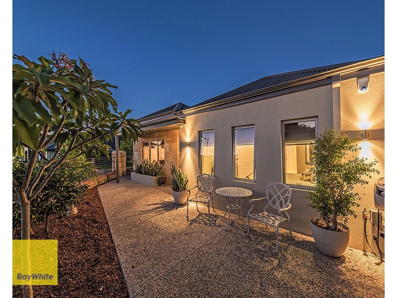 16 The Embankment, South Guildford WA 6055