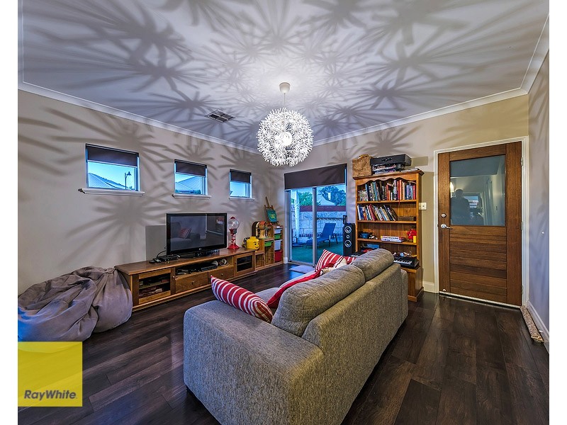 16 The Embankment, South Guildford WA 6055