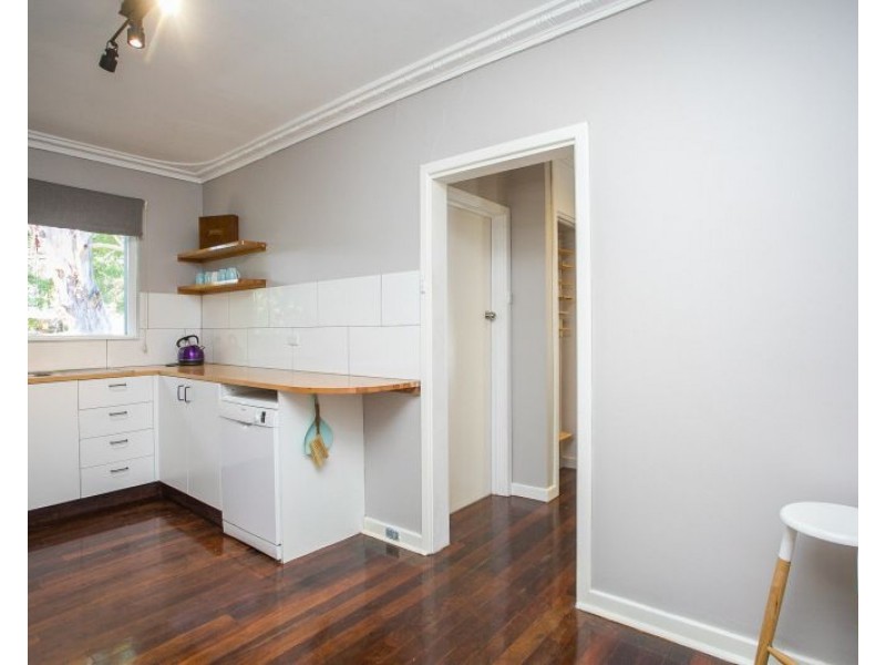 11 Woolowra Road, Greenmount WA 6056