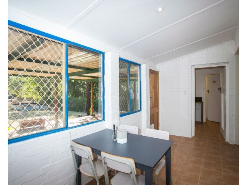 11 Woolowra Road, Greenmount WA 6056