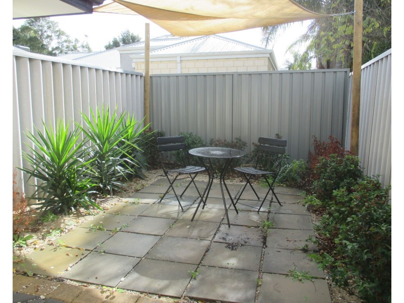 4/12 Mathoura Street, Midland WA 6056