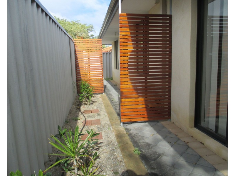 4/12 Mathoura Street, Midland WA 6056