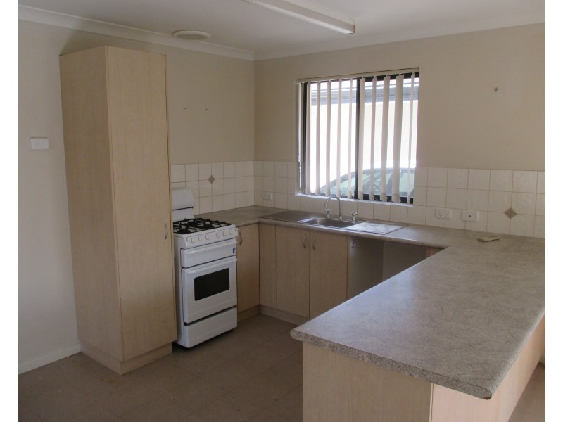 4/12 Mathoura Street, Midland WA 6056